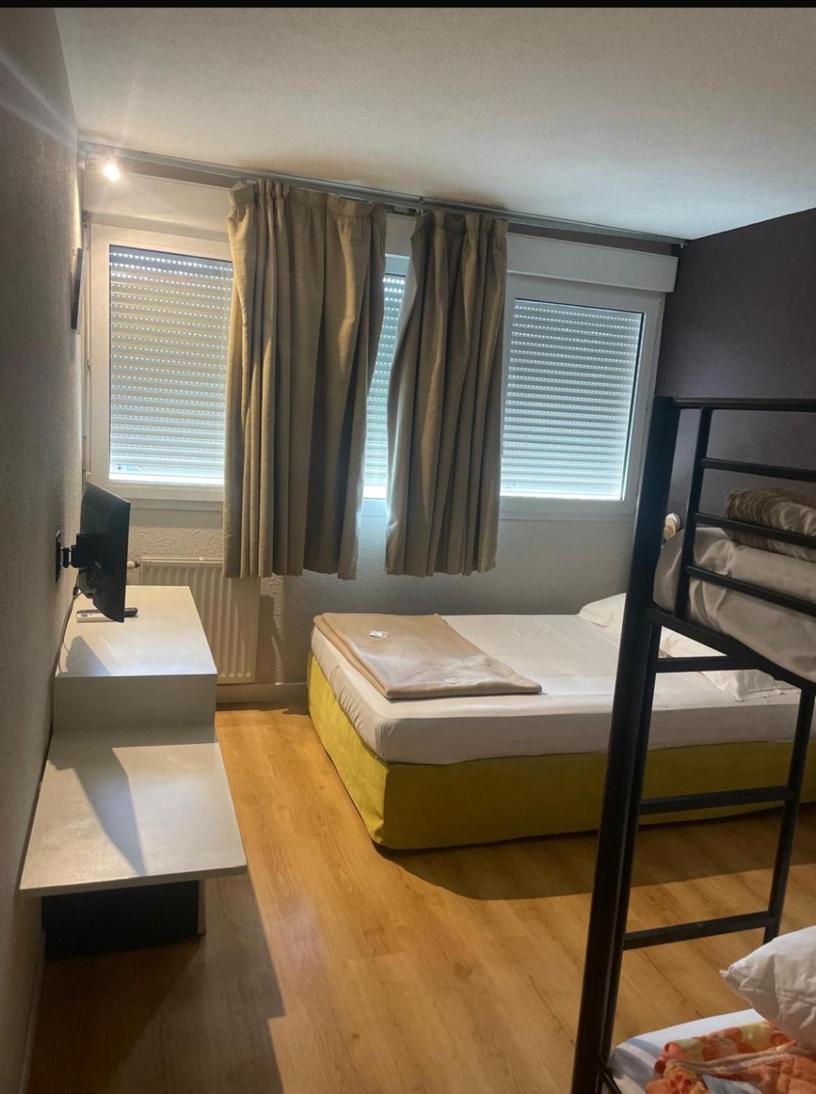 Hotel Le Lagon Rochefort-du-Gard Dış mekan fotoğraf